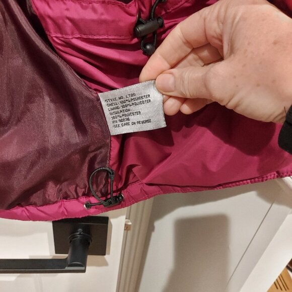 Raspberry-colored insulated vest - Picture 3 of 9